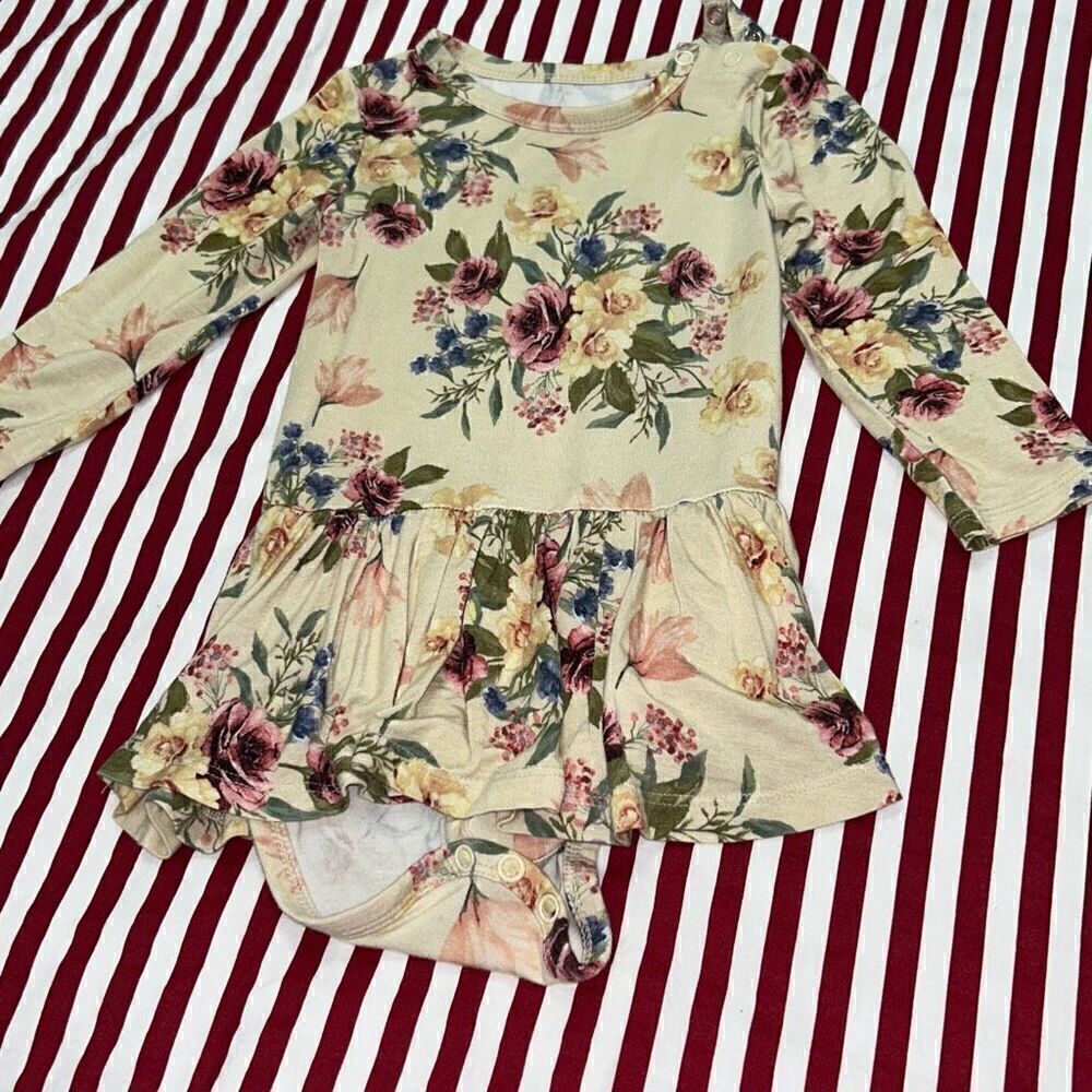 Posh peanut floral twirl bodysuit 12/18